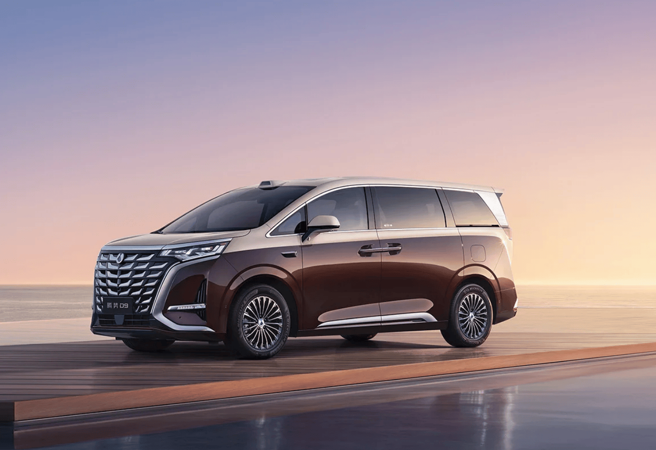 标配易三方云辇A天神之眼2998万的腾势N8L冲刺爆款